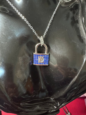 Fashion-Inspired Necklace–Zipper Pull Style