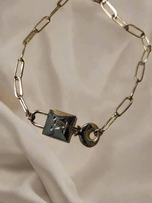 Handmade Silver Lock Bracelet – Zipper Pull