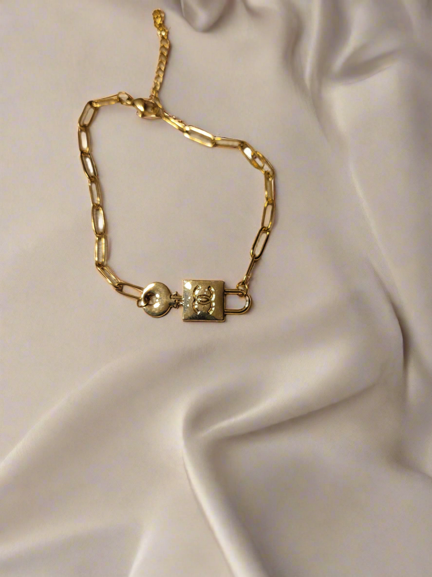 Handmade Lock Bracelet – Zipper Pull