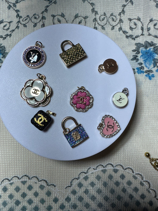 9 charms zipper pull