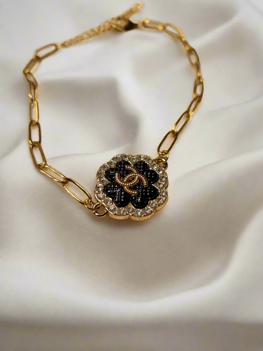 Handmade Stainless Steel Bracelet – Elegant Zipper Pull