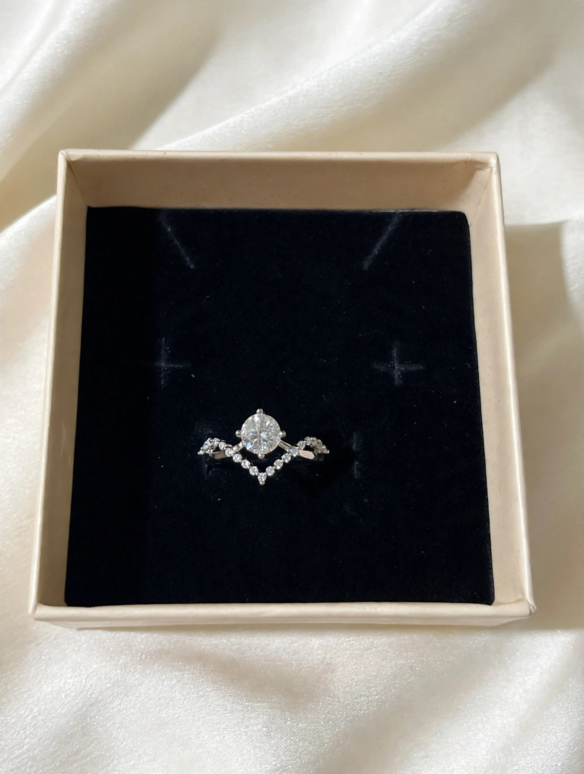 1ct Moissanite Chevron Ring for Women — Adjustable 925 Silver Plated, Gift Box
