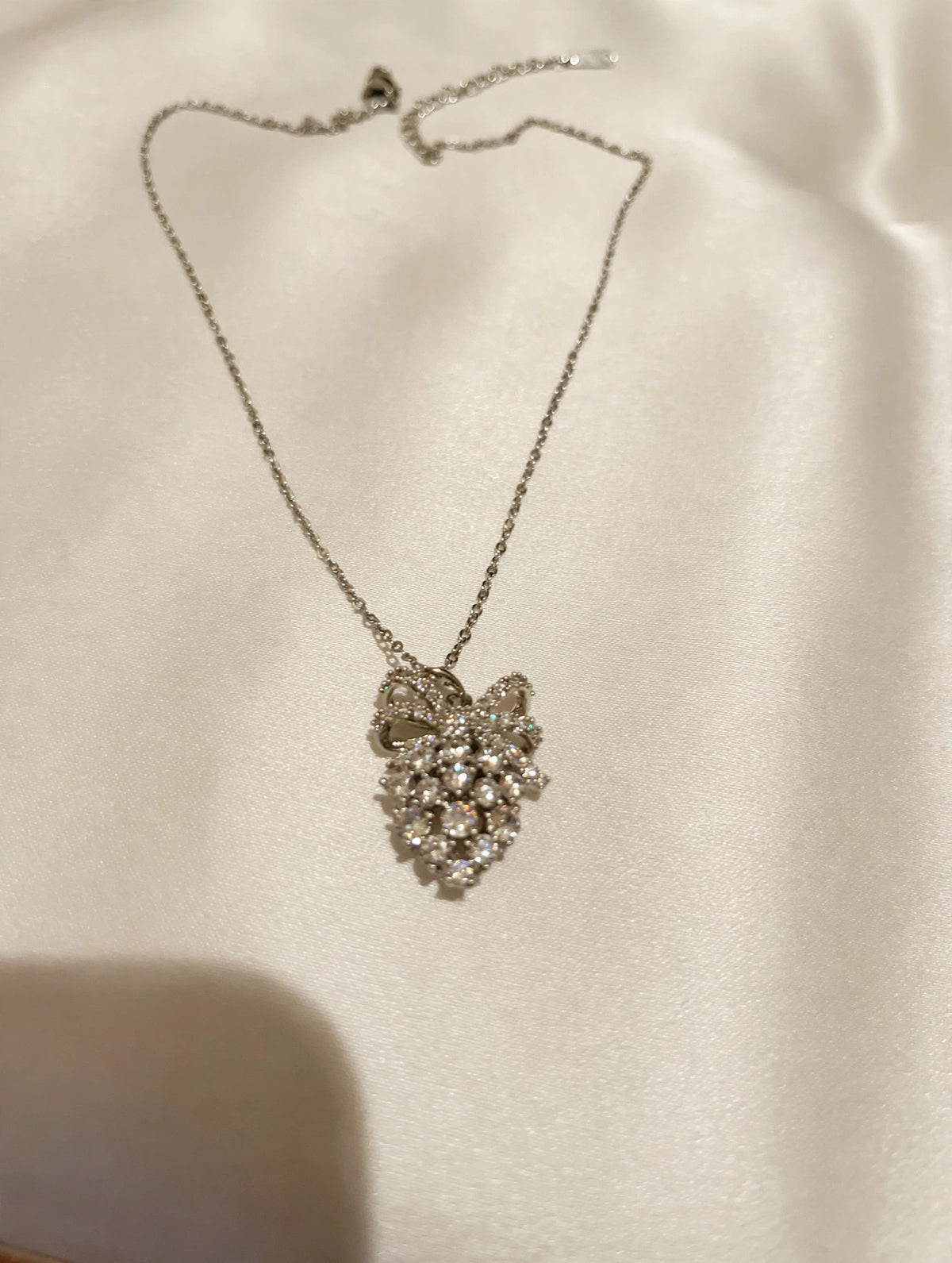 Teardrop Cluster Pendant Necklace with Bow - Silver Tone - photo 1