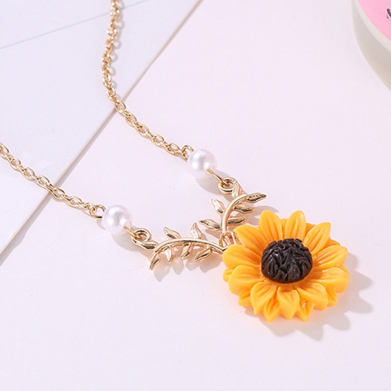 Delicate Sunflower Pendant Necklace Creative Imitation Pearls - MomProStore 