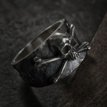 Load image into Gallery viewer, Vintage Skull &amp; Crossbones Ring